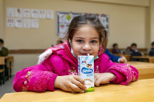 Minik Öğrenciler Bu Yıl Da Mersin Büyükşehir’in Sütleri İle Sağlıkla Büyüyor