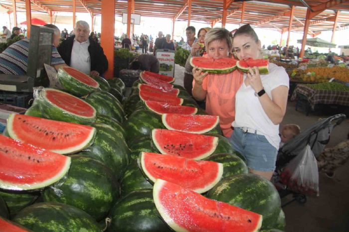 Silifkede satlan ran ve Antalya karpuzuna Rus vatandalar byk ilgi gsteriyor